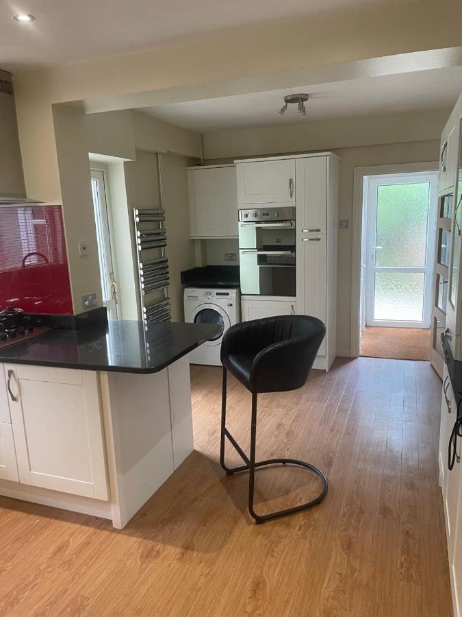 5 Bed House, 32 Tutbury Avenue, Cannon Park, Coventry, Cv4 7Bj Βίλα Εξωτερικό φωτογραφία