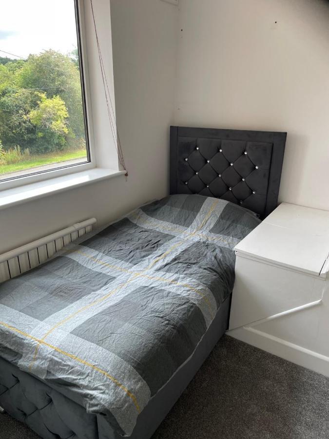 5 Bed House, 32 Tutbury Avenue, Cannon Park, Coventry, Cv4 7Bj Βίλα Εξωτερικό φωτογραφία