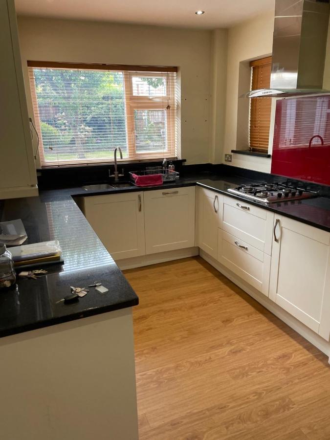 5 Bed House, 32 Tutbury Avenue, Cannon Park, Coventry, Cv4 7Bj Βίλα Εξωτερικό φωτογραφία
