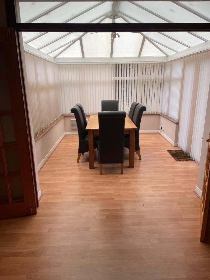 5 Bed House, 32 Tutbury Avenue, Cannon Park, Coventry, Cv4 7Bj Βίλα Εξωτερικό φωτογραφία